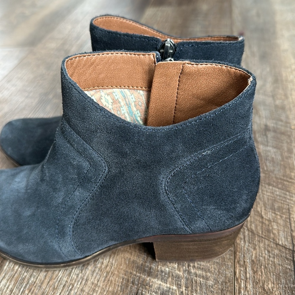 Lucky Brand Brolley Ankle Boot / Booties Navy leather zip boots. - Picture 9 of 15